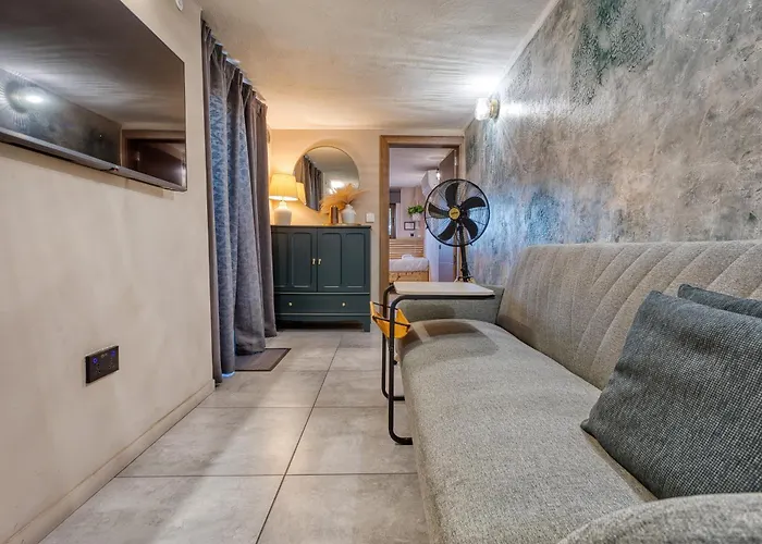 Stunning 3br Townhouse With Private Rooftop By Sf Homes