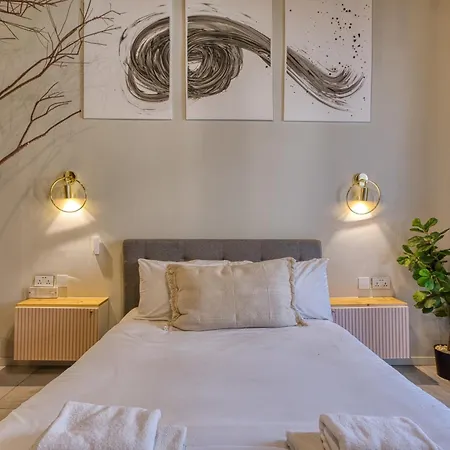 Holiday home Stunning 3br Townhouse With Private Rooftop By Sf Homes *