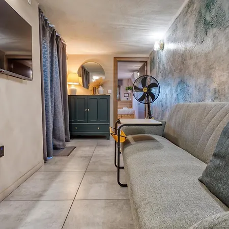 Stunning 3br Townhouse With Private Rooftop By Sf Homes