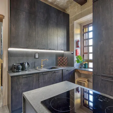 Vakantiehuis Stunning 3br Townhouse With Private Rooftop By Sf Homes St. Paul's Bay